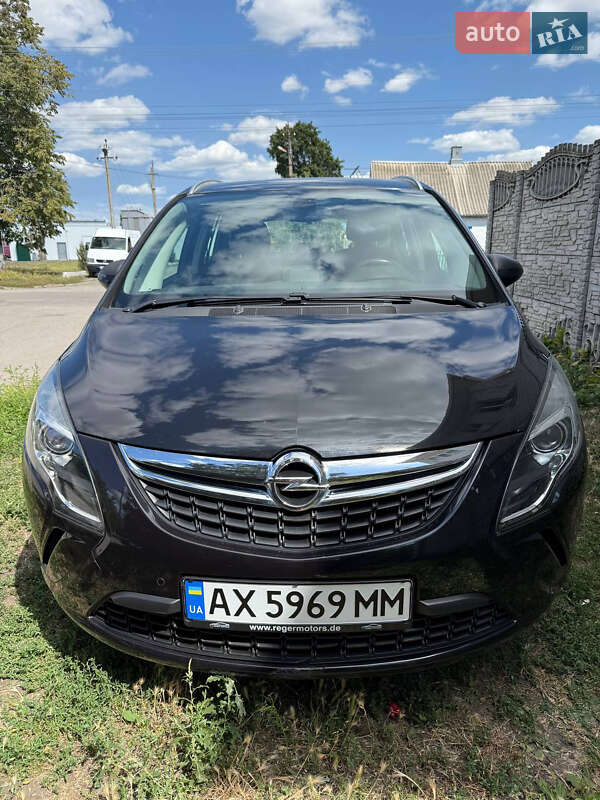 Opel Zafira Tourer 2012