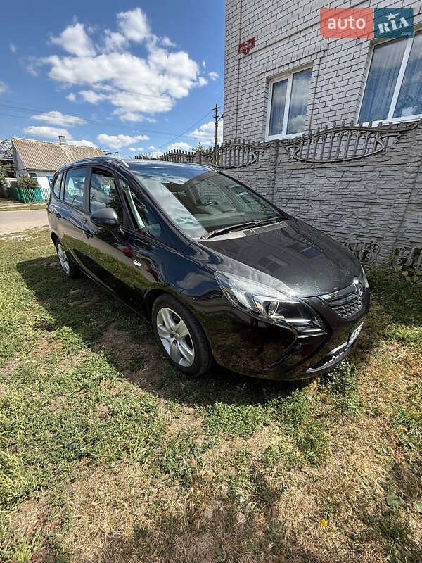 Opel Zafira Tourer 2012