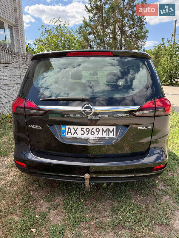 Opel Zafira Tourer 2012