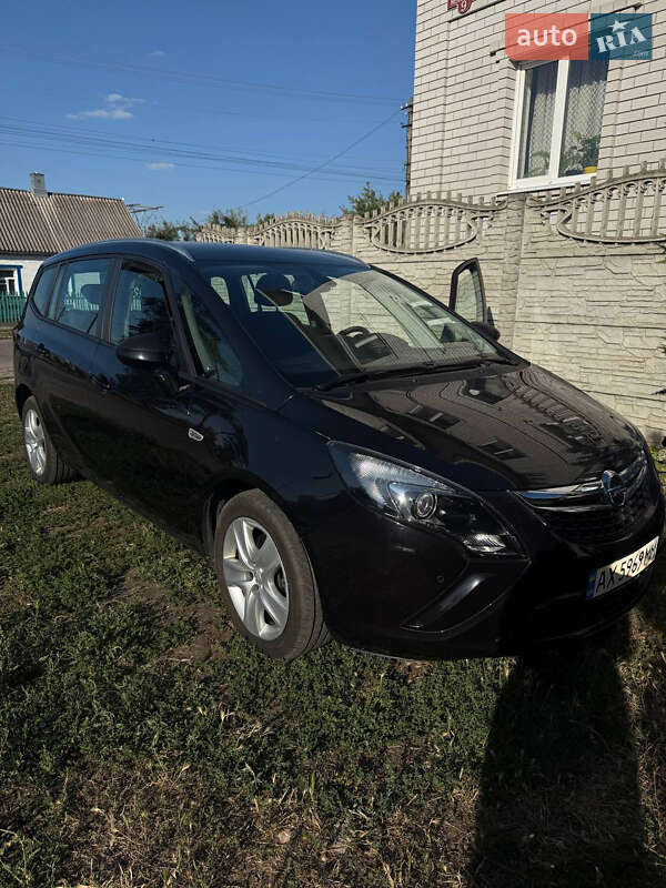 Opel Zafira Tourer 2012