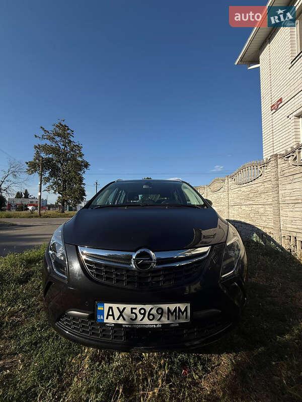 Opel Zafira Tourer 2012