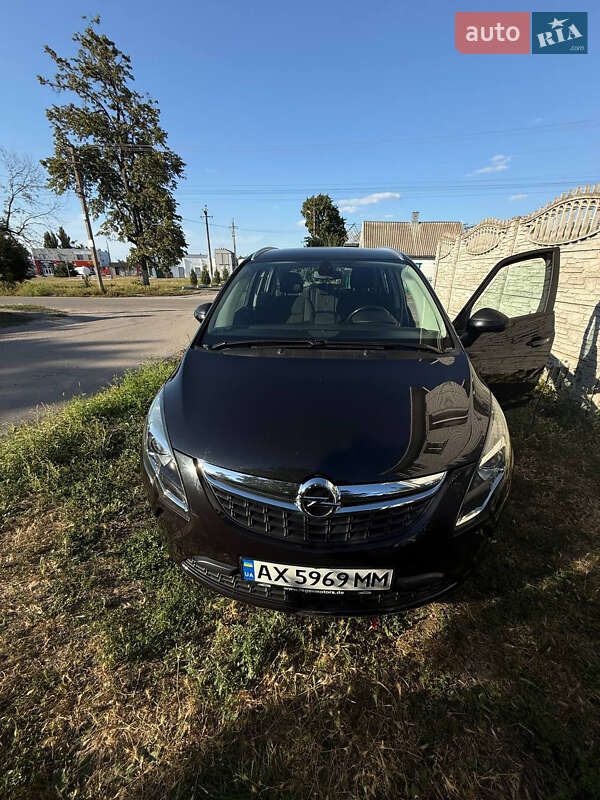 Opel Zafira Tourer 2012