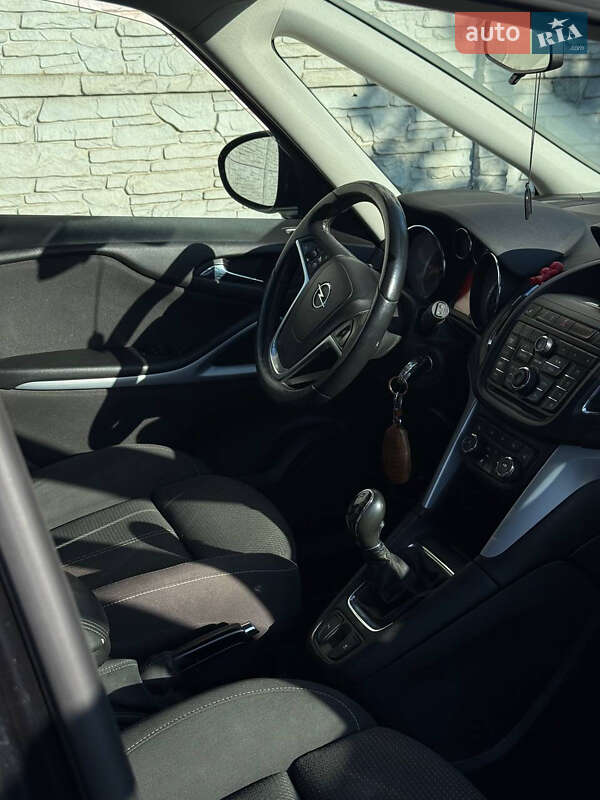 Opel Zafira Tourer 2012