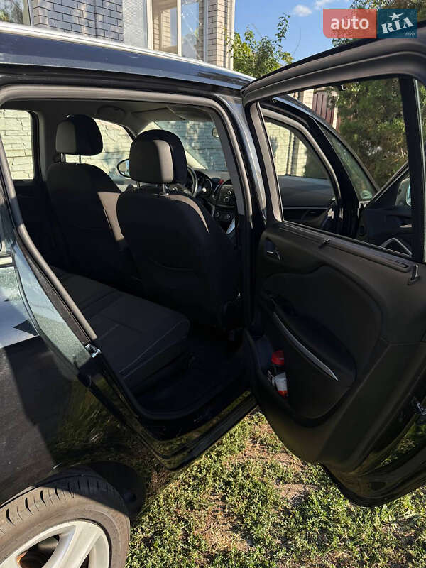 Opel Zafira Tourer 2012