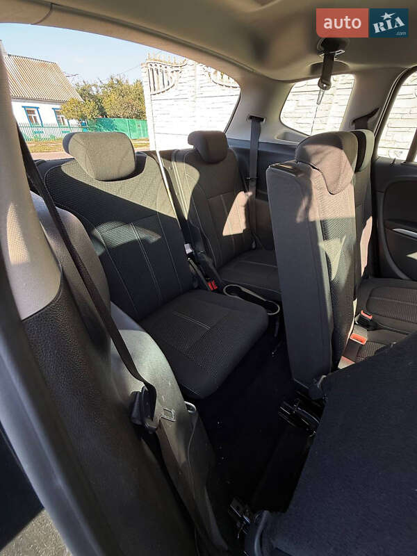 Opel Zafira Tourer 2012