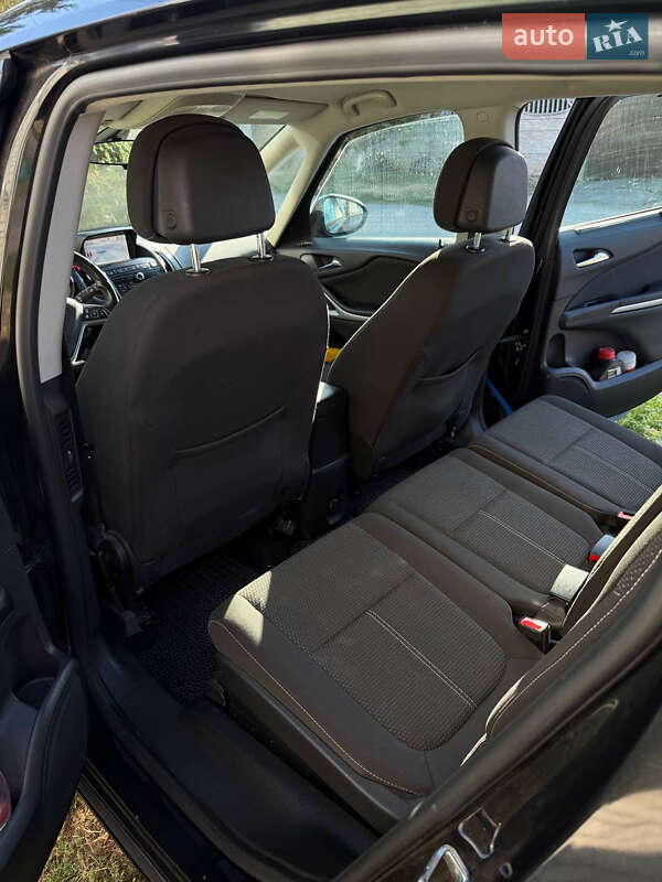 Opel Zafira Tourer 2012