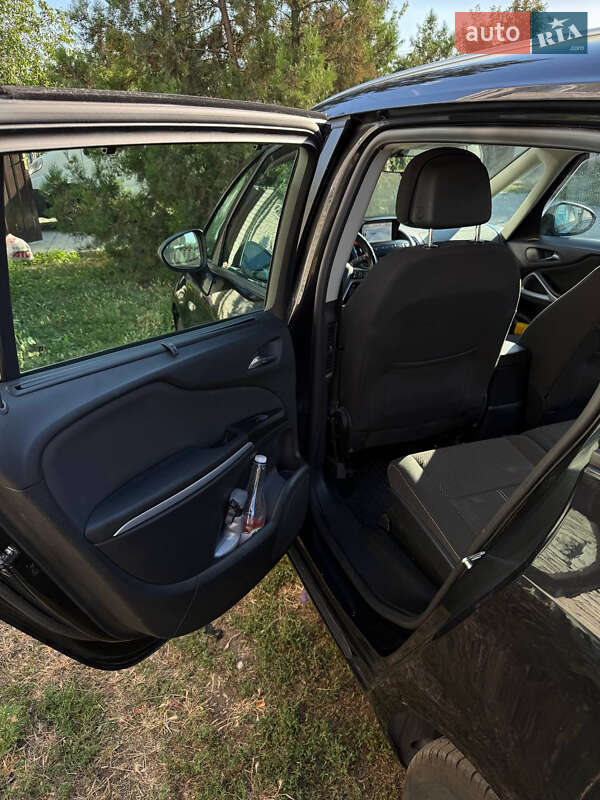 Opel Zafira Tourer 2012