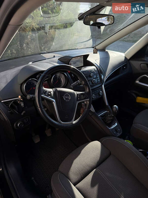 Opel Zafira Tourer 2012