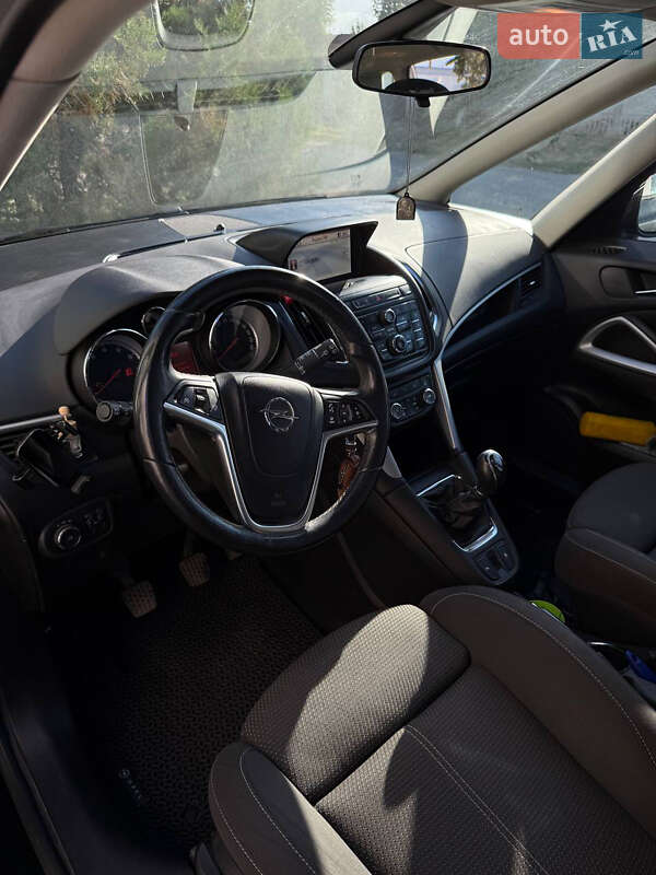 Opel Zafira Tourer 2012