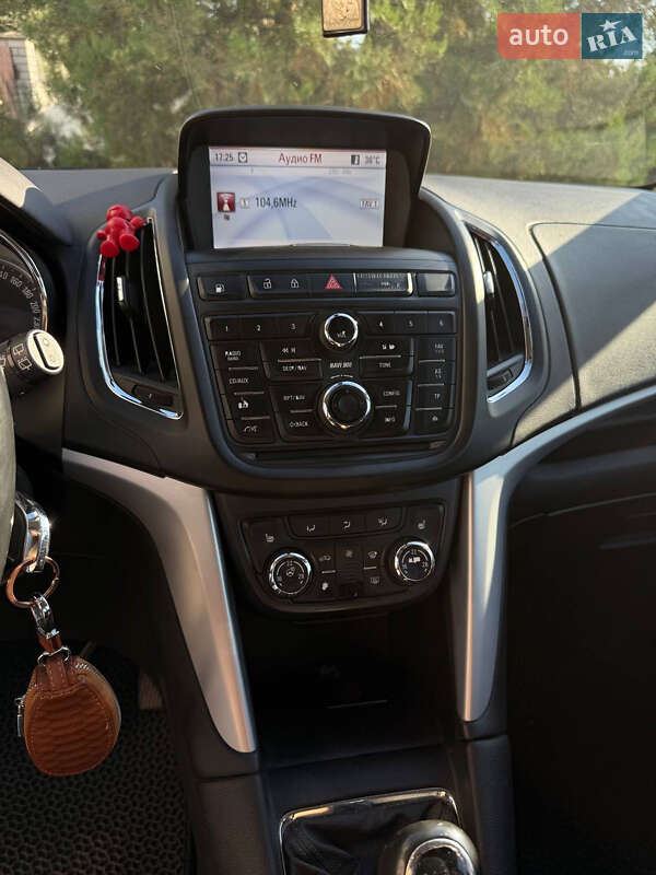 Opel Zafira Tourer 2012