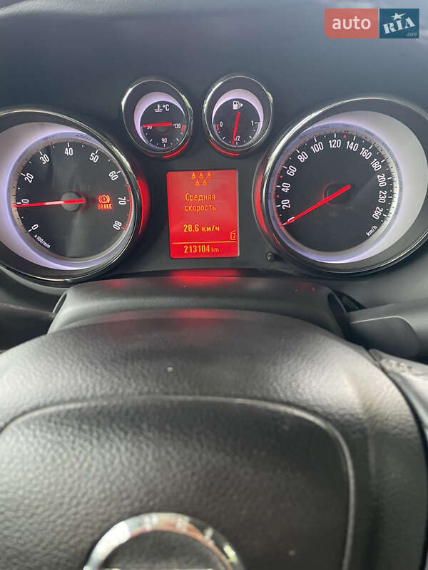 Opel Zafira Tourer 2012