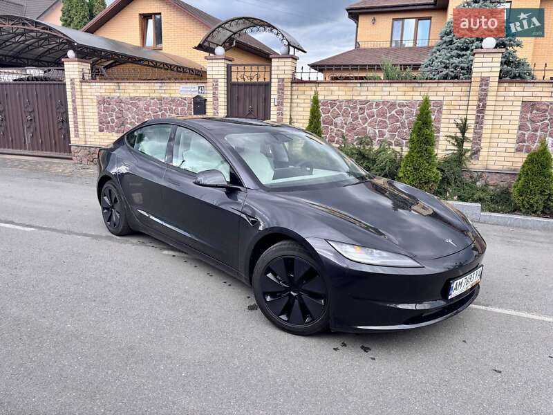 Tesla Model 3 2024