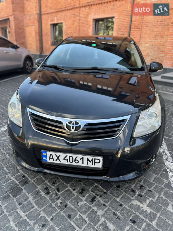 Toyota Avensis 2010