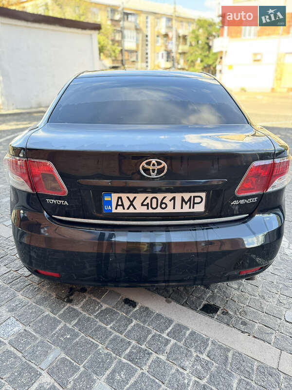 Toyota Avensis 2010