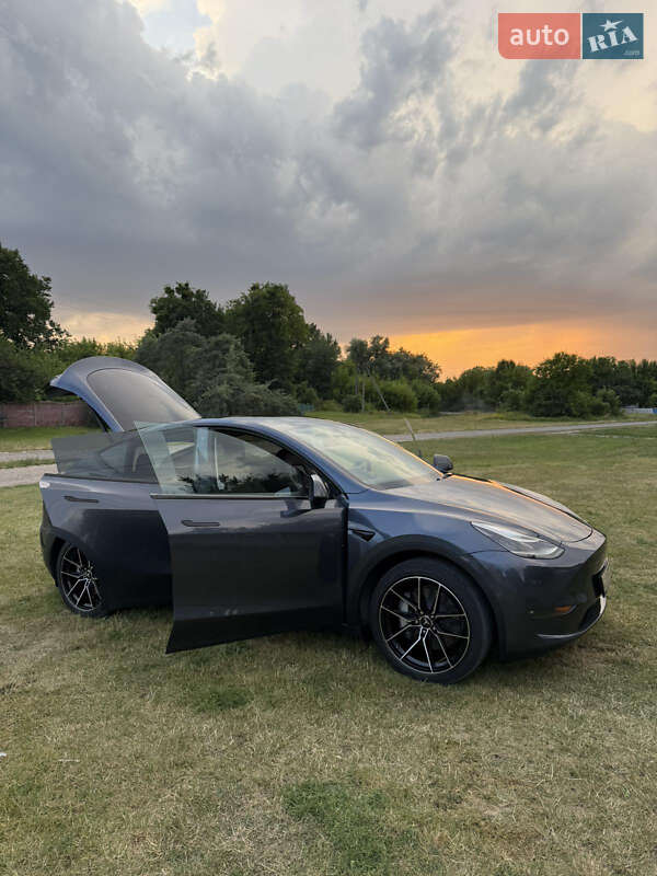 Tesla Model Y 2023