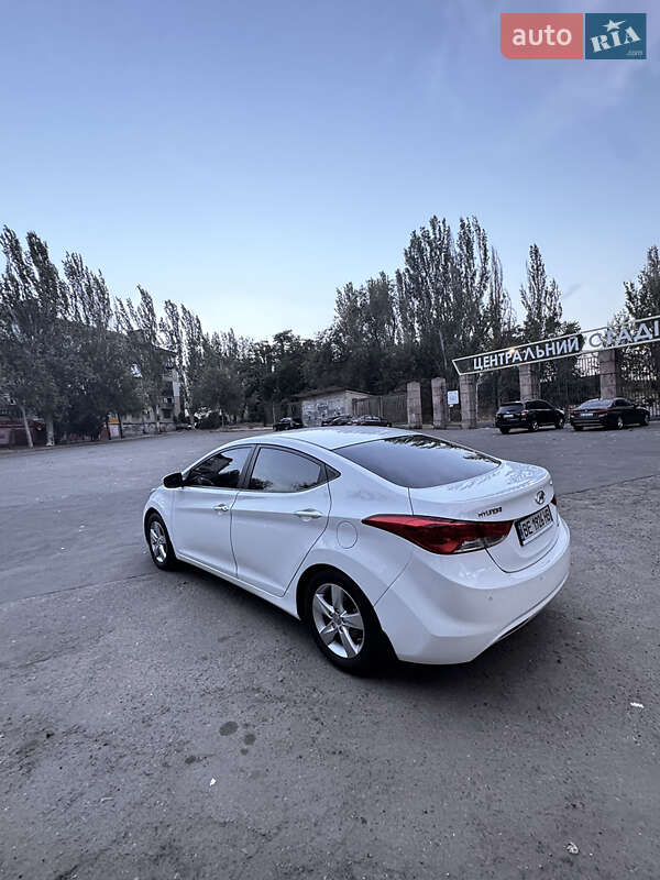 Hyundai Elantra 2012