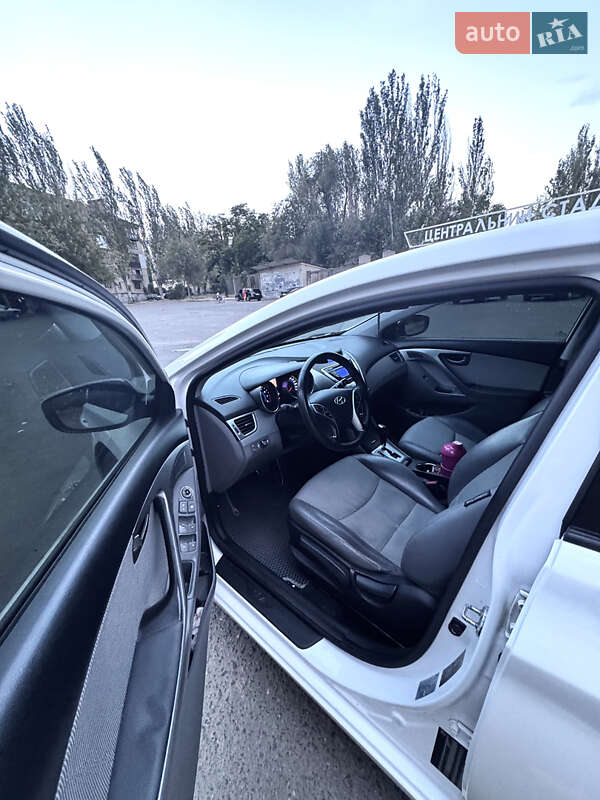 Hyundai Elantra 2012