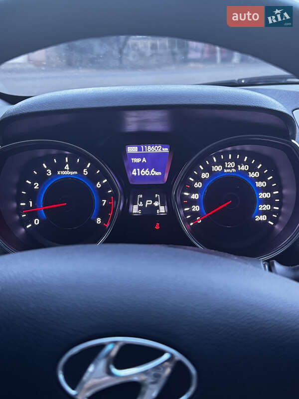 Hyundai Elantra 2012