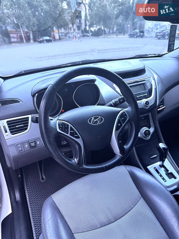 Hyundai Elantra 2012