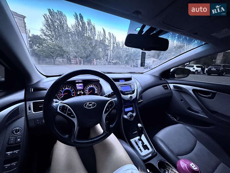 Hyundai Elantra 2012