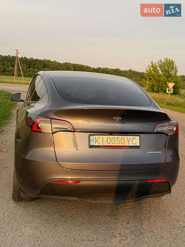 Tesla Model Y 2023