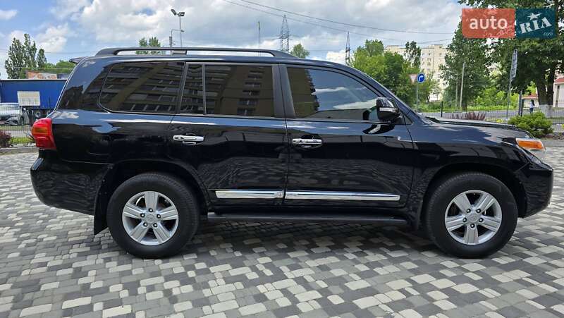 Toyota Land Cruiser 2013