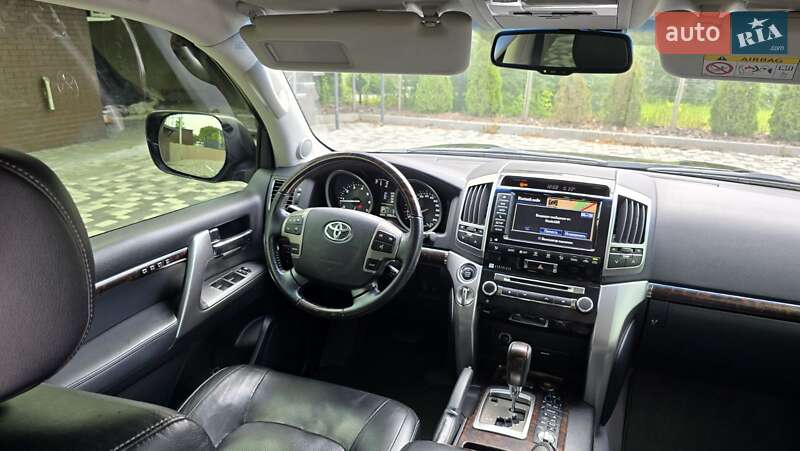 Toyota Land Cruiser 2013
