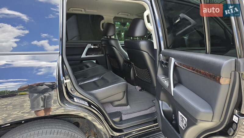 Toyota Land Cruiser 2013