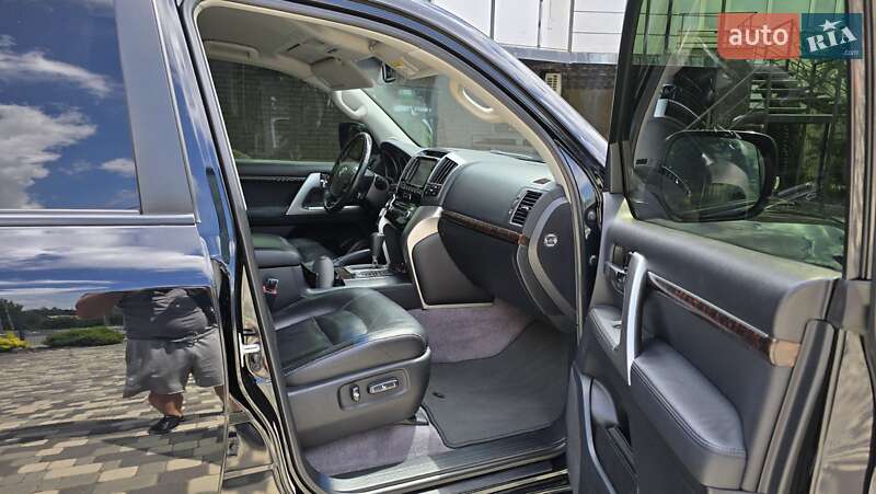 Toyota Land Cruiser 2013