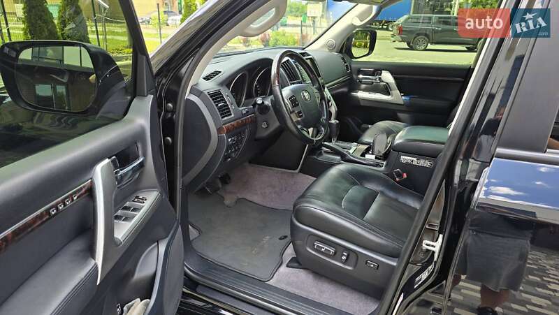 Toyota Land Cruiser 2013