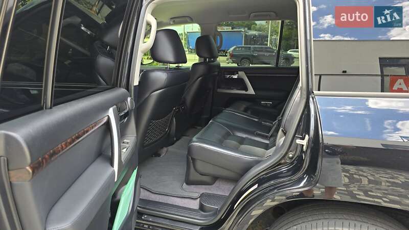 Toyota Land Cruiser 2013