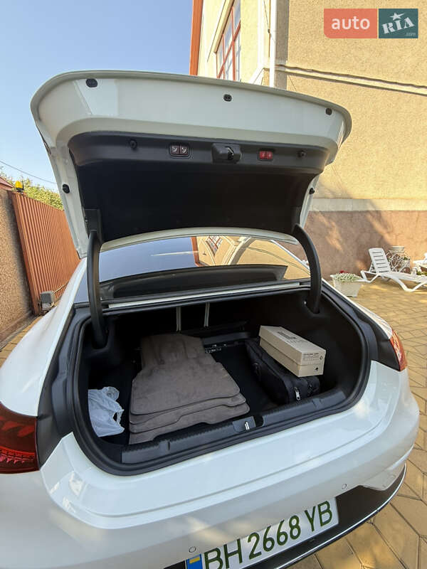 Mercedes-Benz EQE 2024