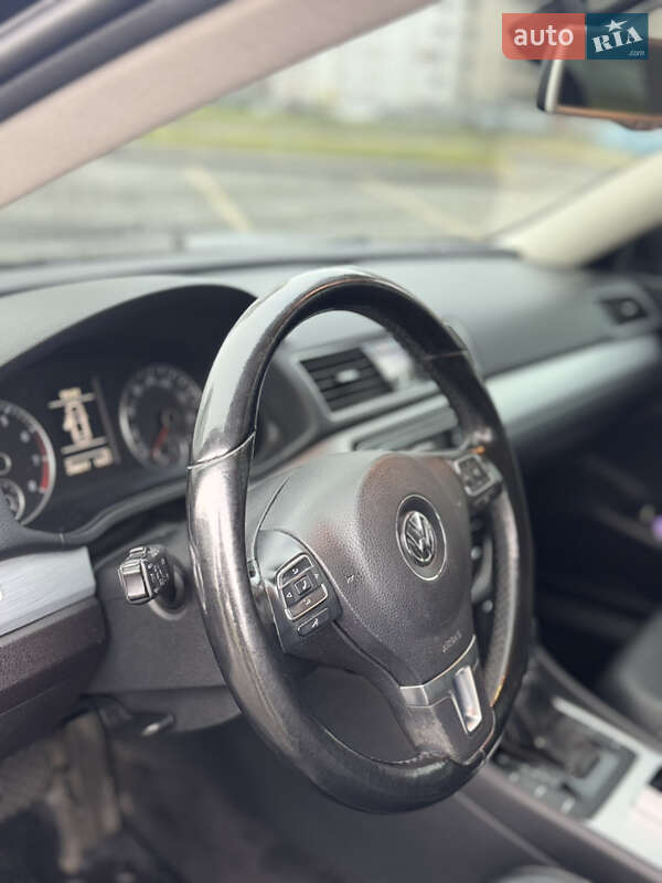 Volkswagen Passat 2011