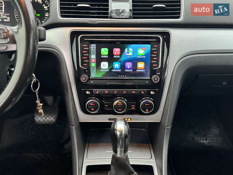 Volkswagen Passat 2011