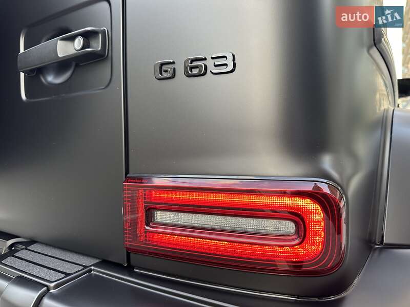 Mercedes-Benz-61