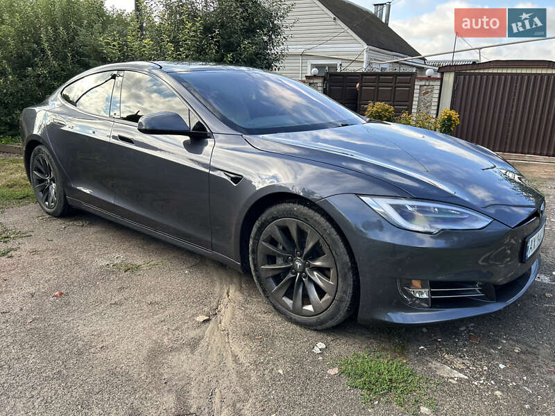 Tesla Model S 2020