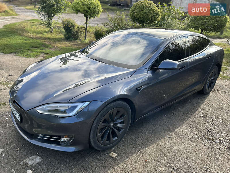 Tesla Model S 2020