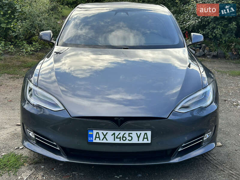 Tesla Model S 2020