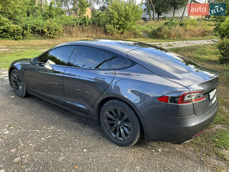 Tesla Model S 2020