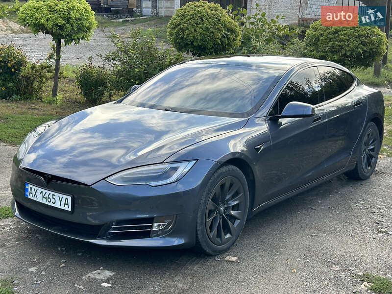 Tesla Model S 2020