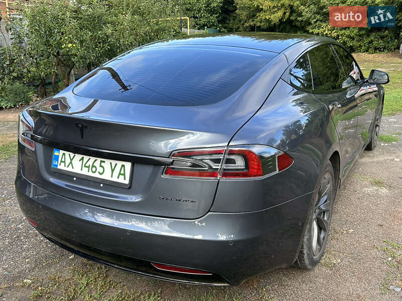 Tesla Model S 2020