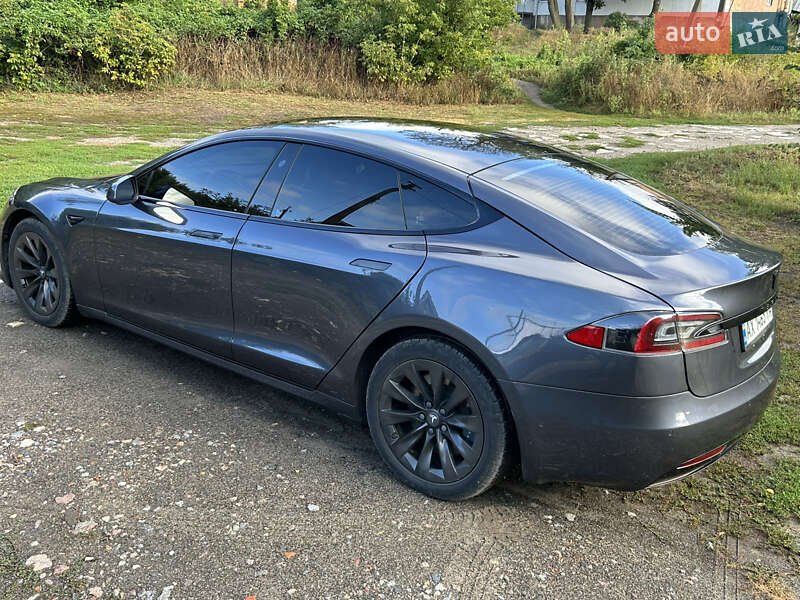 Tesla Model S 2020