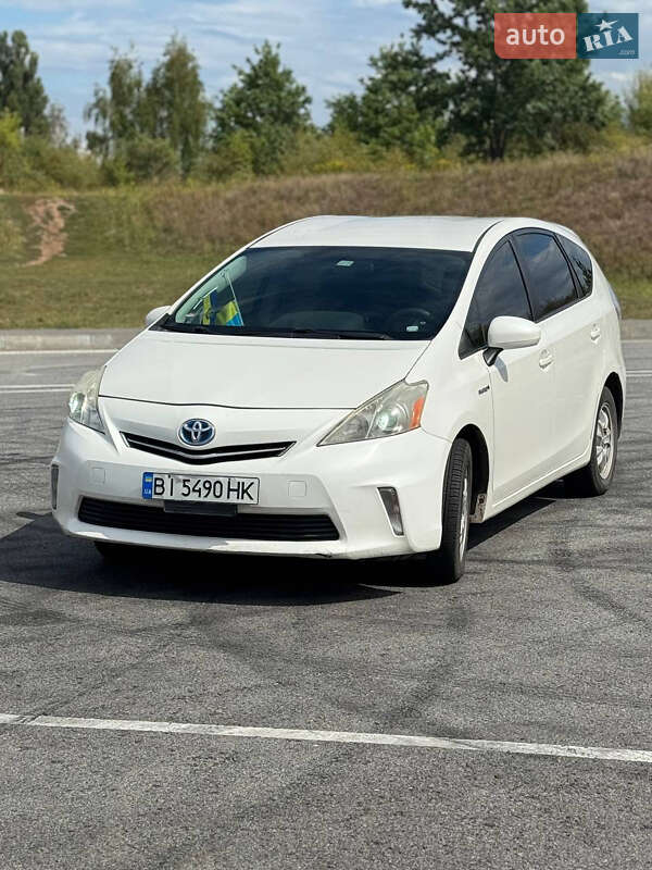 Toyota Prius v 2012