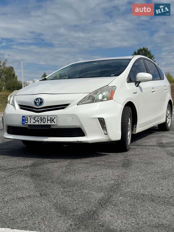 Toyota Prius v 2012