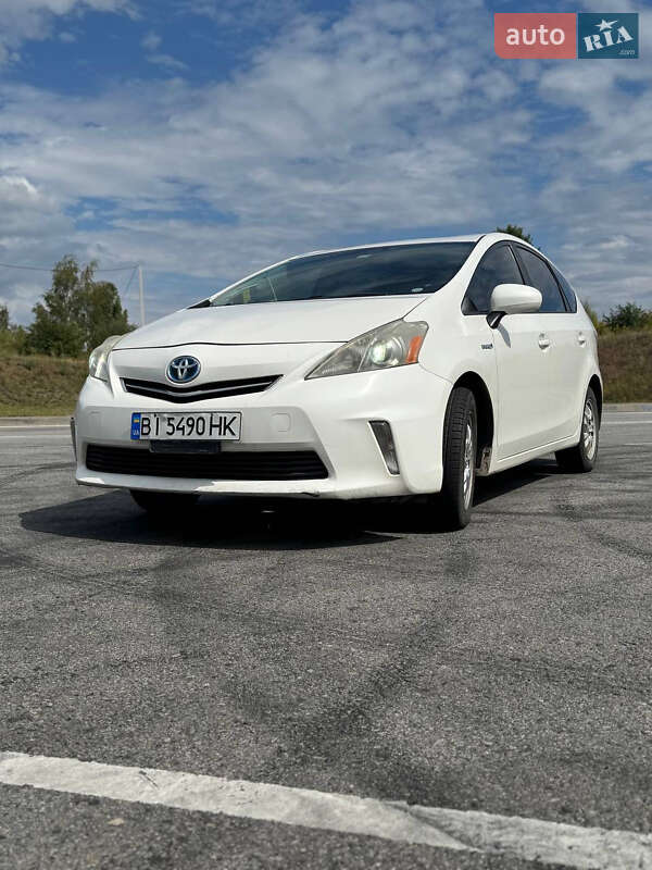 Toyota Prius v 2012