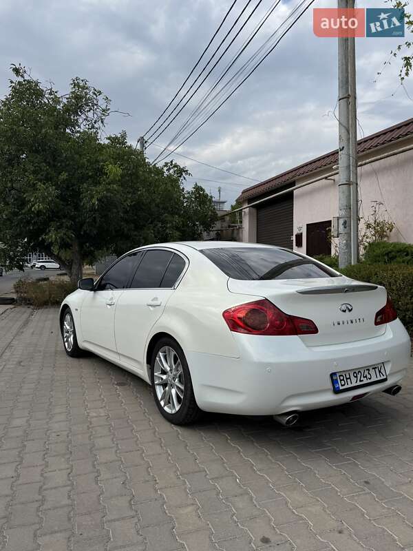 Infiniti G25 2011