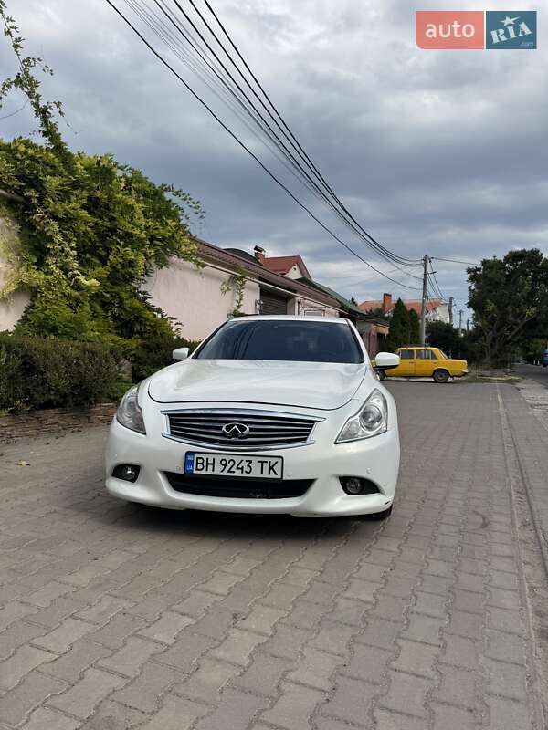 Infiniti G25 2011