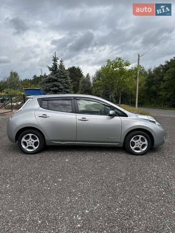 Nissan-25