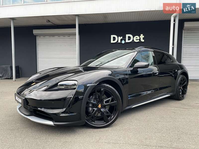 Porsche Taycan Cross Turismo 2023