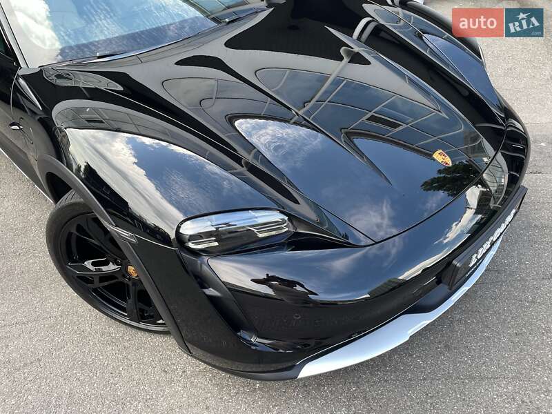 Porsche Taycan Cross Turismo 2023